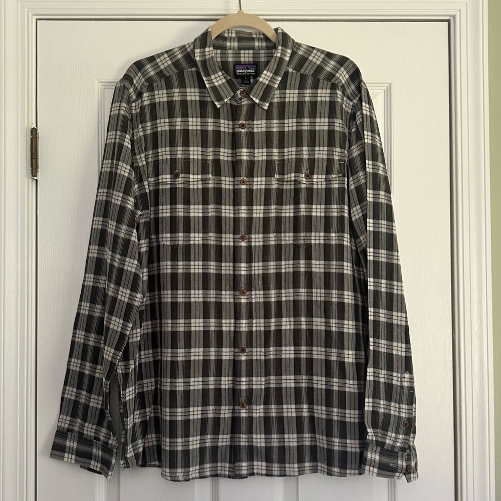 Patagonia Men's Long-Sleeved Steersman Boondocks Ink Black Plaid Shirt